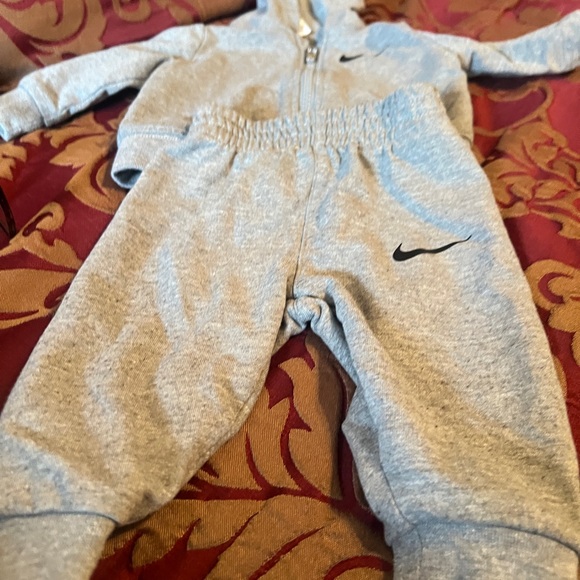 Baby boys Nike sweat suit. Gently work EXCELLENT condition - Picture 4 of 5